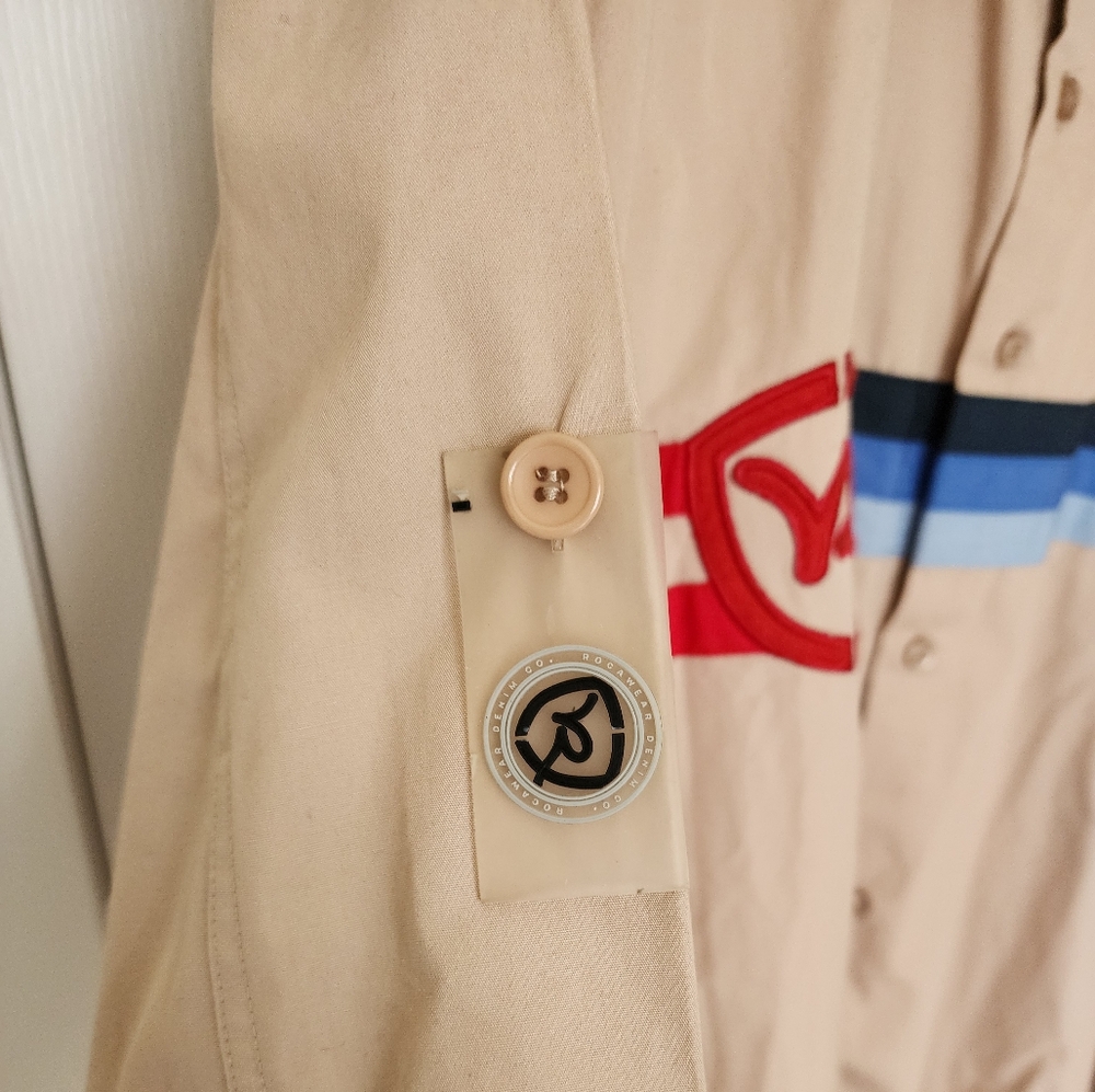 Rocawear Beige Button-Up Shirt with Stripes - Picture 6 of 9